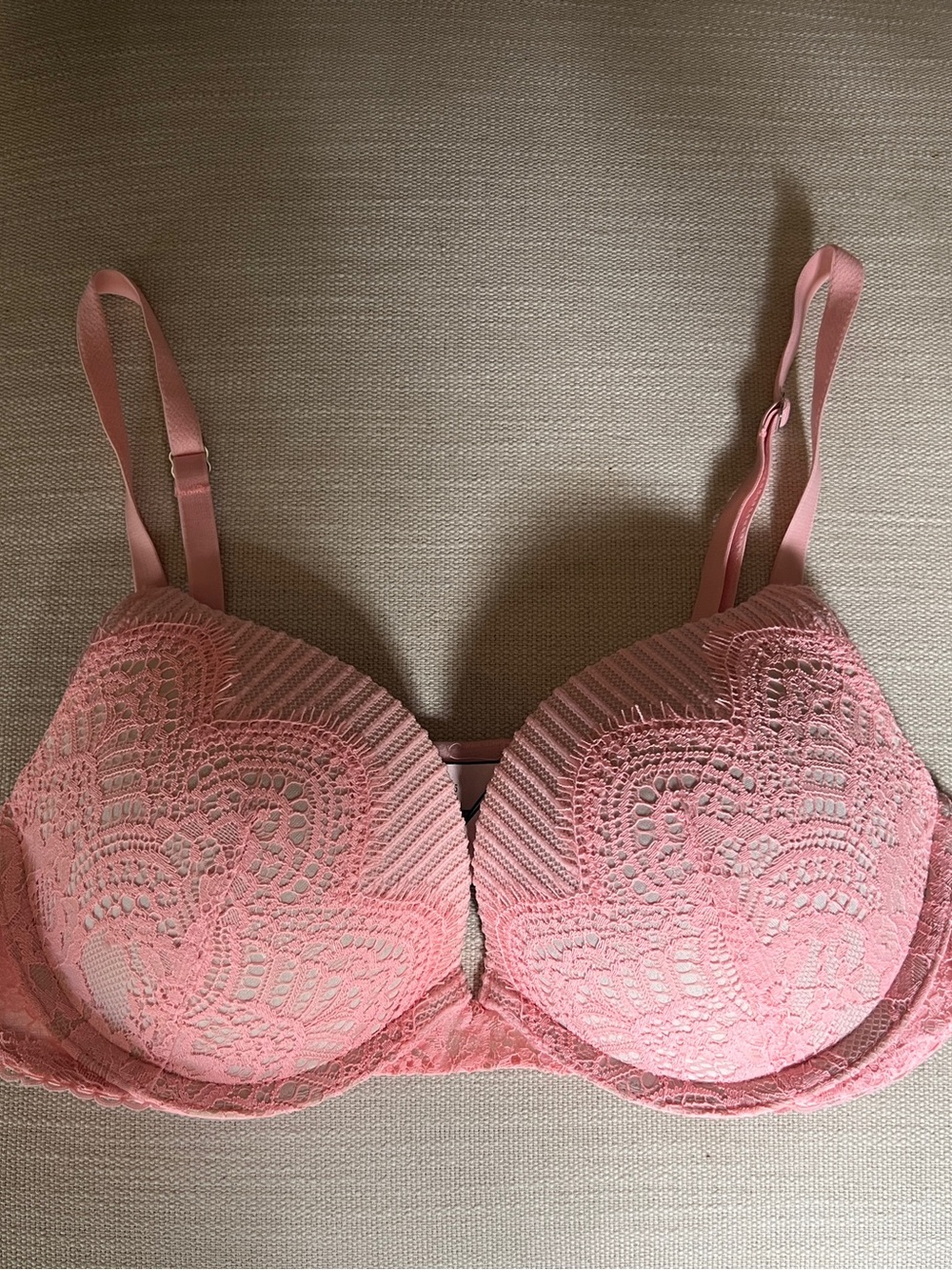 Victoria's Secret Dream Angels Pink Lace Underwire Push Up Bra - Delicate Pink